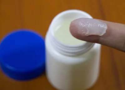 冬の手荒れ対策の決定版!ワセリンの正しい使い方と効果